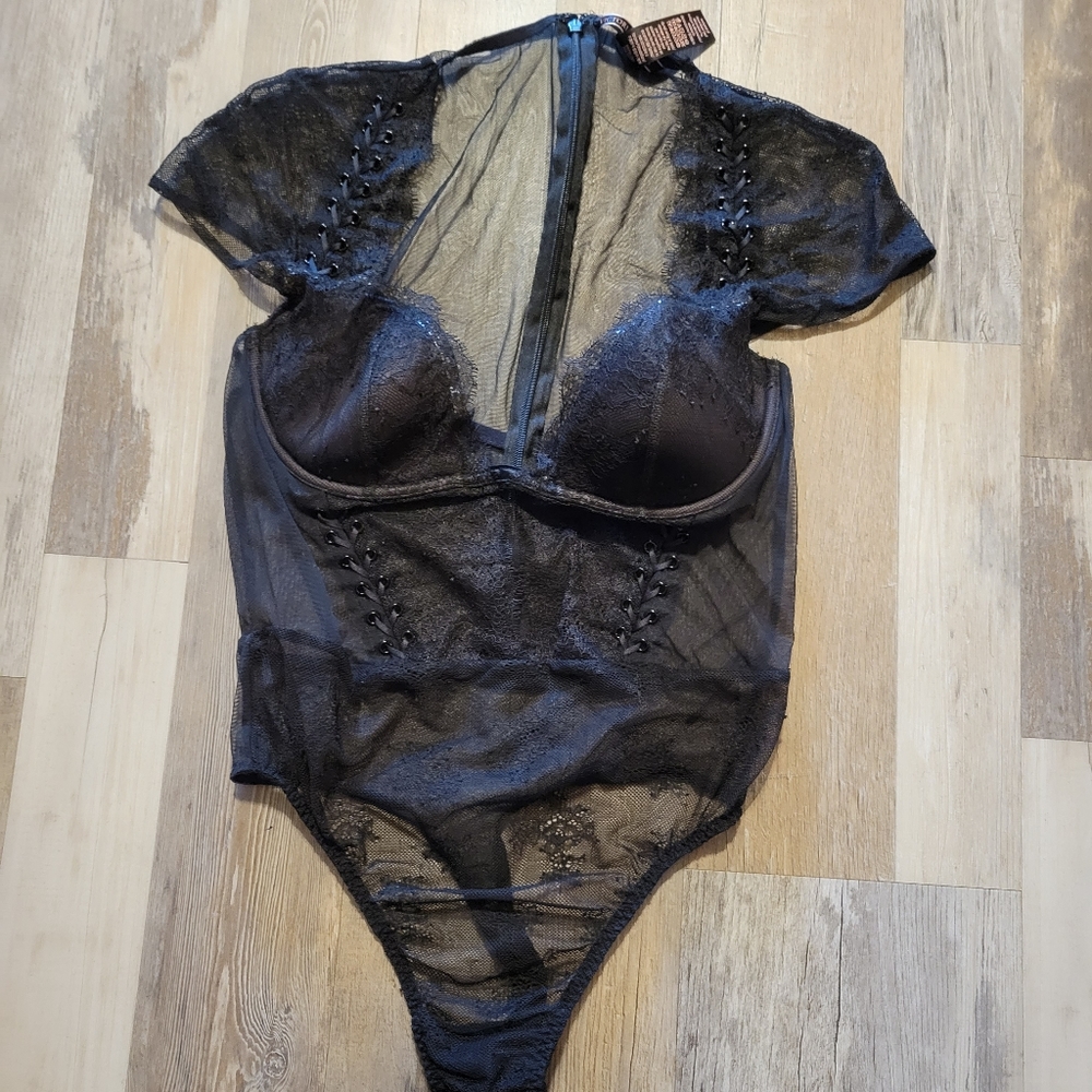 Victoria’s Secret Women's Size Med Black Lace sexy lingerie body suit cap sleeve